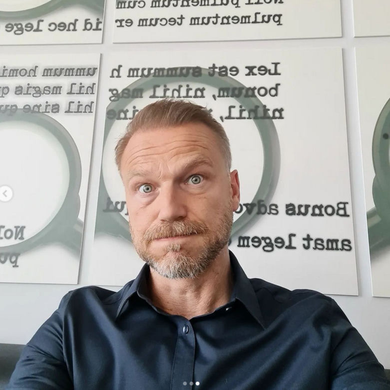 M jak miłość na planie. Andrzej Budzyński (Krystian Wieczorek)
