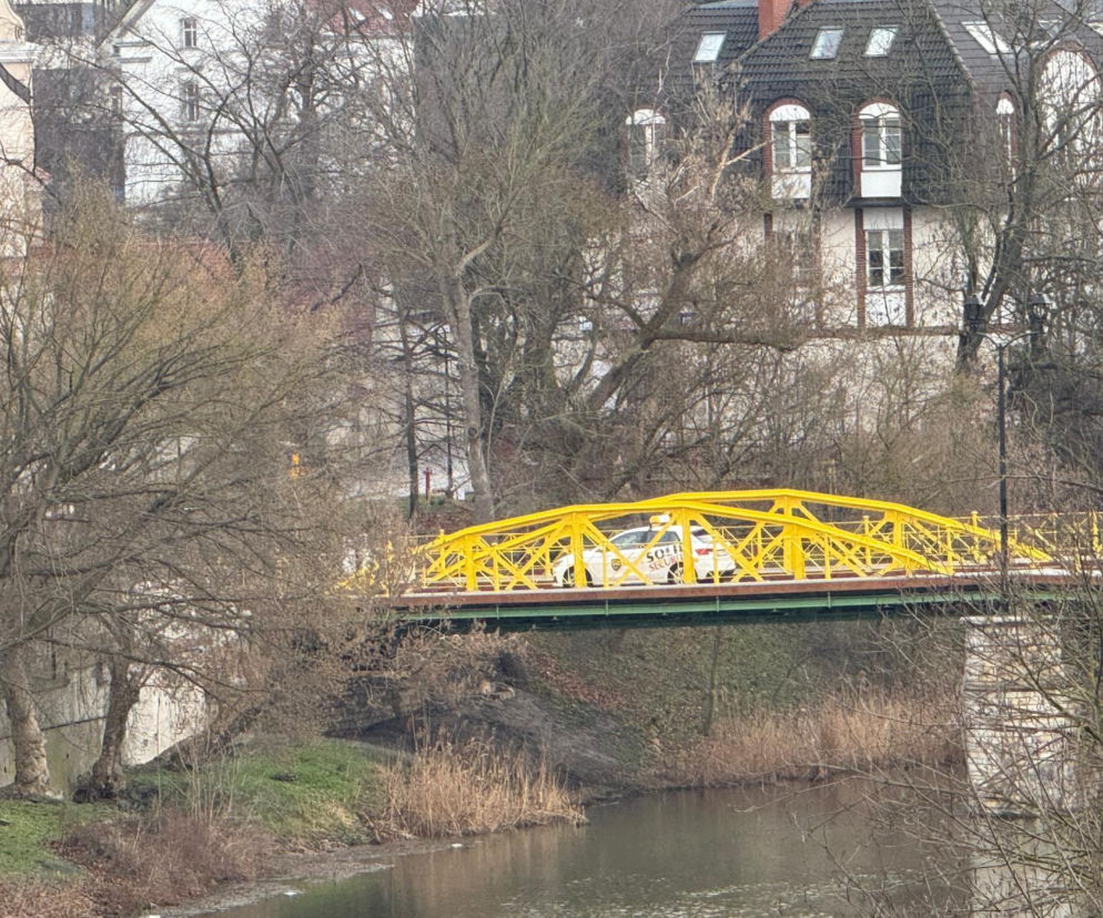 Żółty mostek w Opolu wciąż zaskakuje kierowców