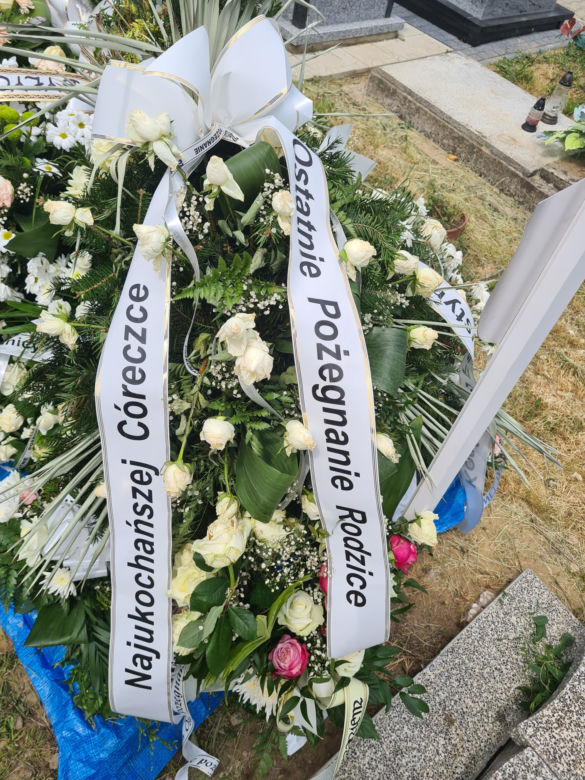 Kozodrza. Grób Faustynki tonie w morzu kwiatów [GALERIA]