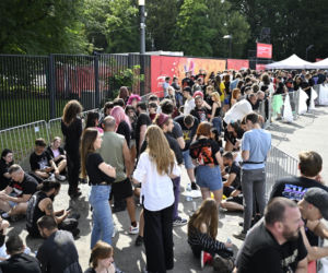 Fani i fanki czekają na System of a Down i Queens of the Stone Age! Zobacz zdjęcia spod PGE Narodowego