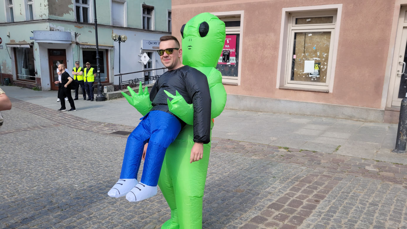Kortowiada rozpoczęta! Uczestnicy Parady Wydziałów zachwycili kolorowymi strojami [ZDJĘCIA]