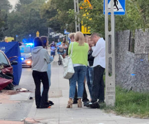 Śmiertelny wypadek w Warszawie. Na asfalcie został biały pantofel ofiary