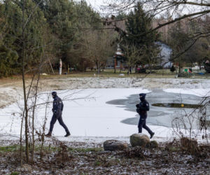 Wiktorek wpadł z mamą do stawu