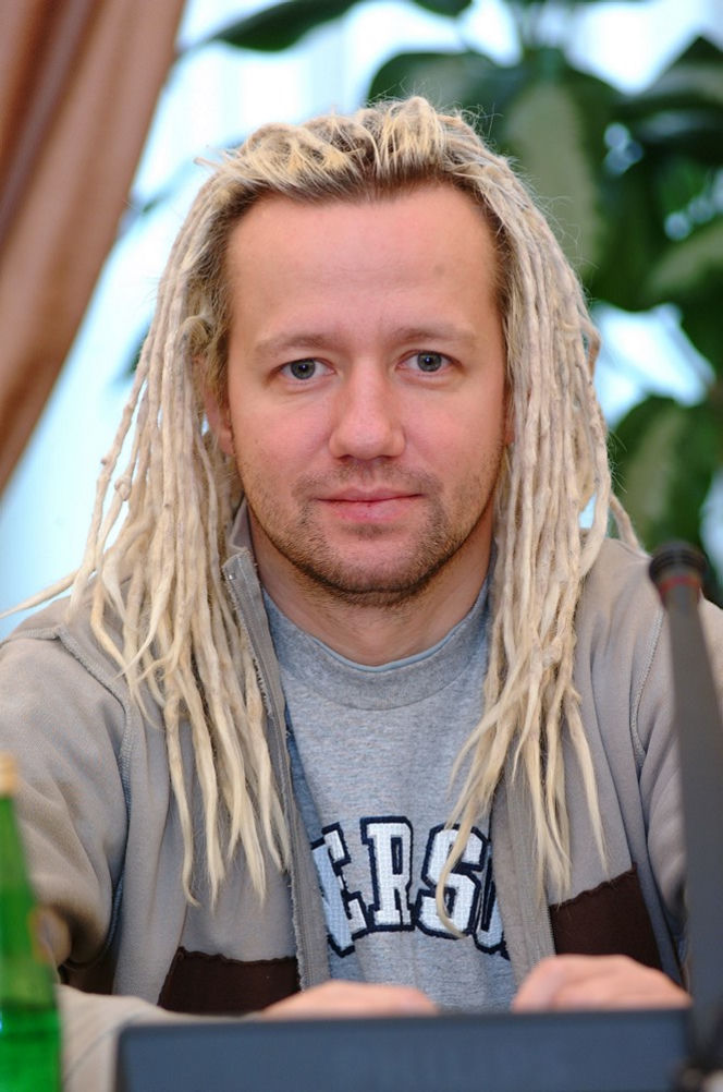 ROBERT LESZCZYŃSKI