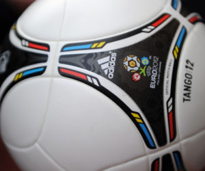 Tango 12 - piłka na Euro 2012