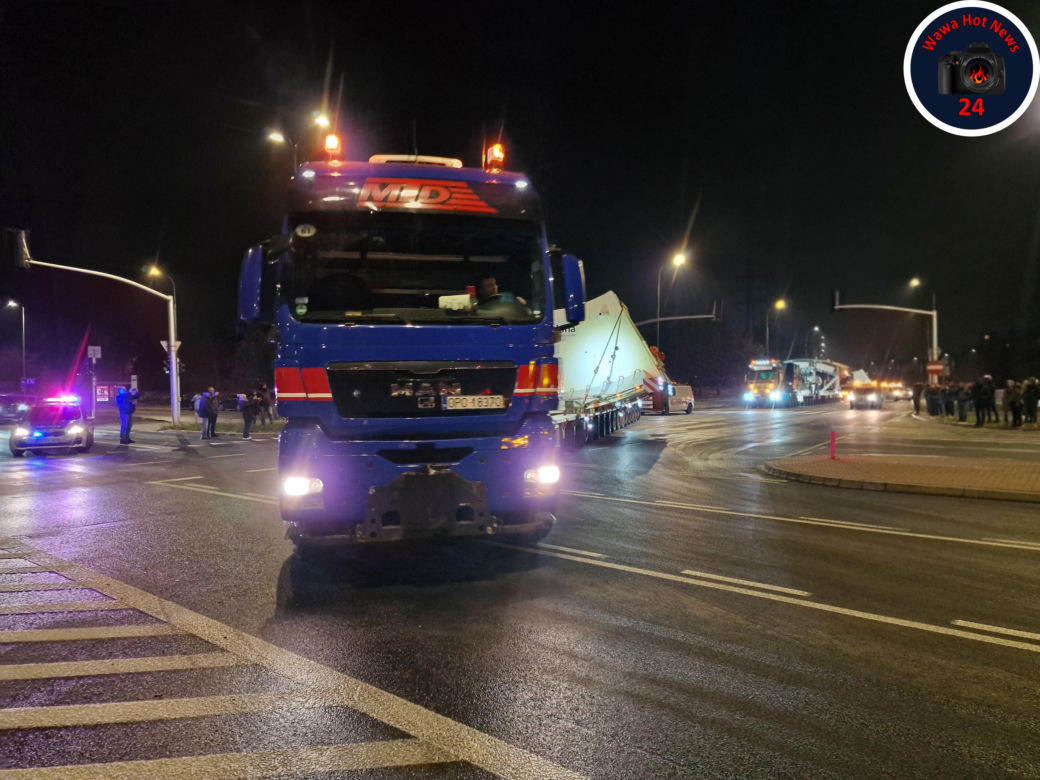 Gigantyczna tarcza w nocy przejechała przez Warszawę. Tak wyglądaj jej transport!