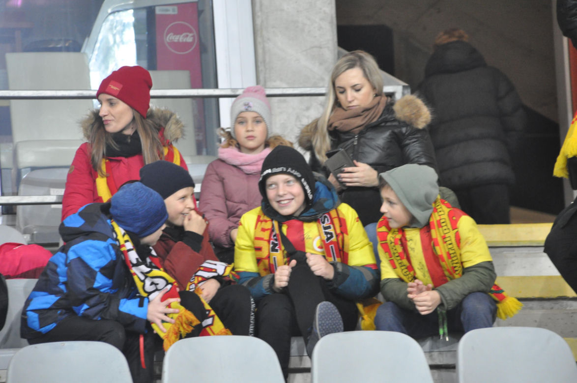 Żółto-czerwono na Suzuki Arenie! Zdjęcia kibiców na meczu Korona Kielce - Jagiellonia Białystok