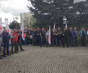 Pikieta w MAN-ie. Związkowa Solidarność w MAN BUS nadal protestuje!