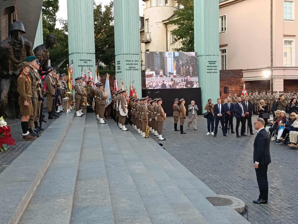 81. rocznica Powstania Warszawskiego. Uroczystość na pl. Krasińskich