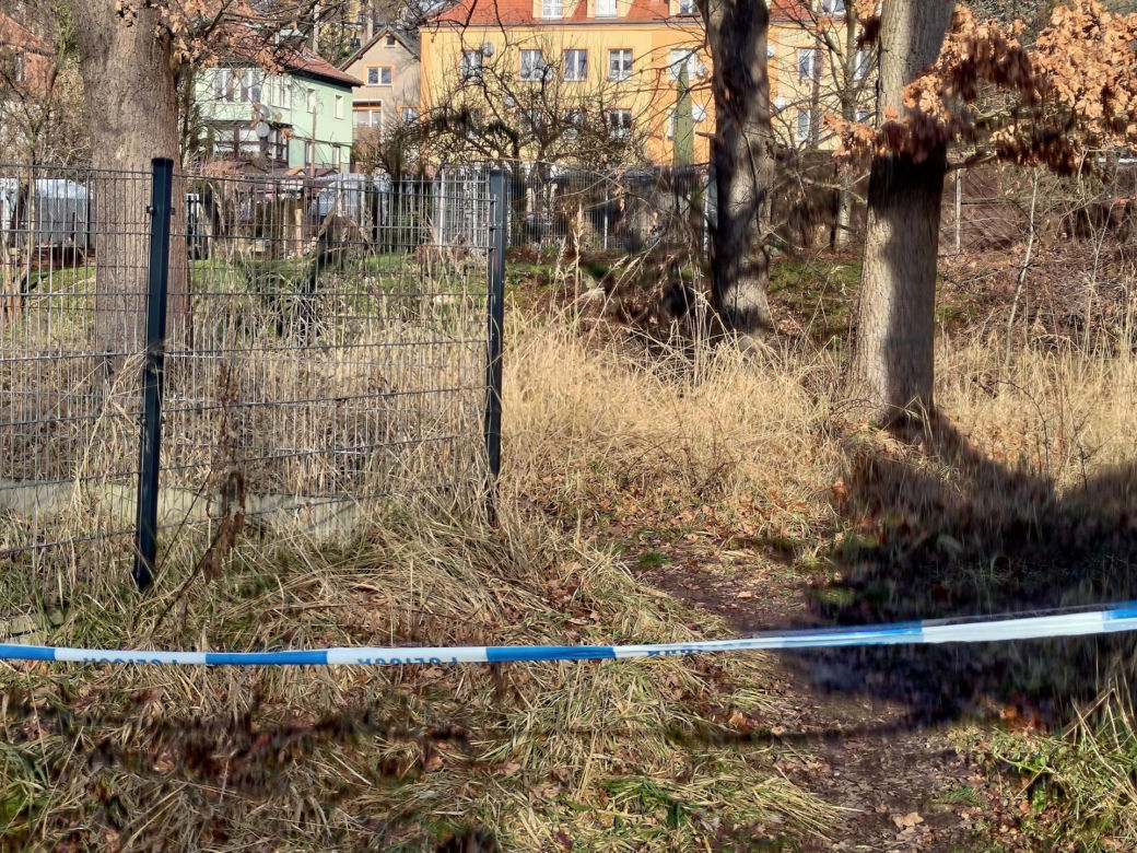 Ciało 11-letniej dziewczynki odnalezione niedaleko szkoły. Tragedia w Jeleniej Górze