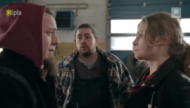 To nie koniec świata 2 sezon odcinek 20. Blanka (Anna Karczmarczyk), Zoltan (Jan Aleksandrowicz-Krasko), Młody (Jędrzej Taranek)