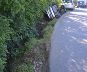 20-letni, pijany kierowca audi jazdę zakończył w rowie w Jasionce [ZDJĘCIA]