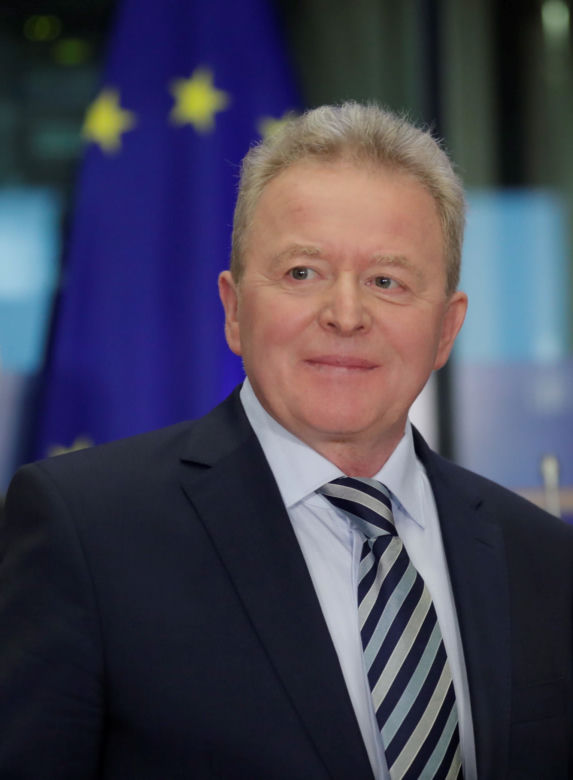 Wojciechowski zarobi 6 milionów
