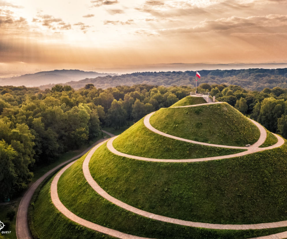 Kopiec Józefa Piłsudskiego w obiektywie DRONE QUEST [ZDJĘCIE DNIA]
