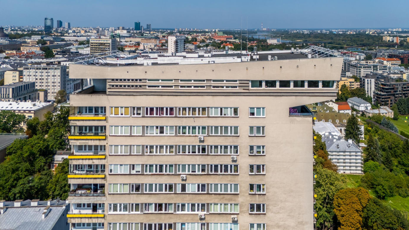 Młotek przy ul. Smolnej 8 w Warszawie
