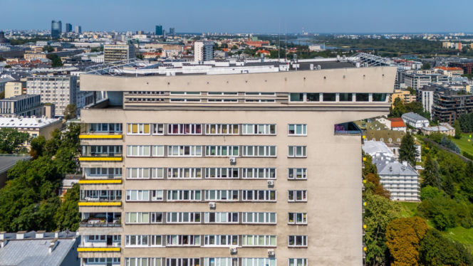 Młotek przy ul. Smolnej 8 w Warszawie