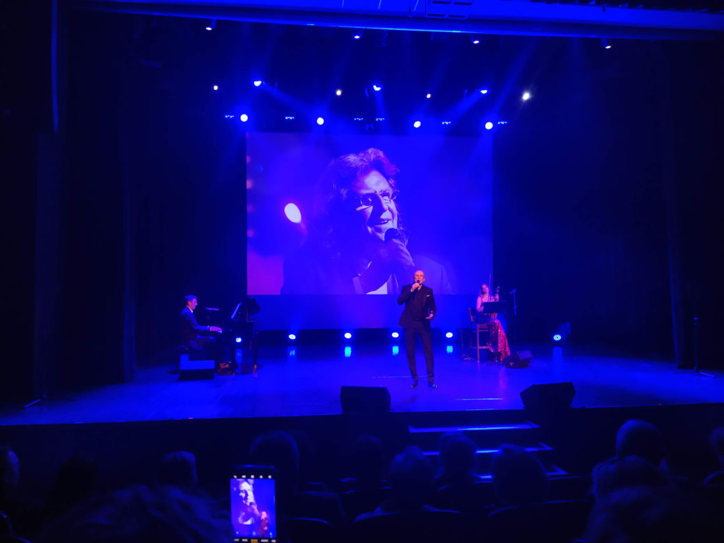 ZOBACZ ZDJĘCIA z gali podsumowującej 10. Festiwal Teatrów Sztuka plus Komercja i z koncertu Roberta Rozmusa