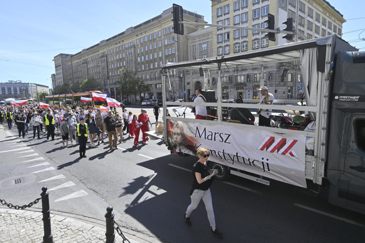 Warszawa.  Marsz Konstytucji 3 Maja