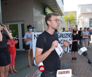 Protest przed biurem starachowickiego posła PiS