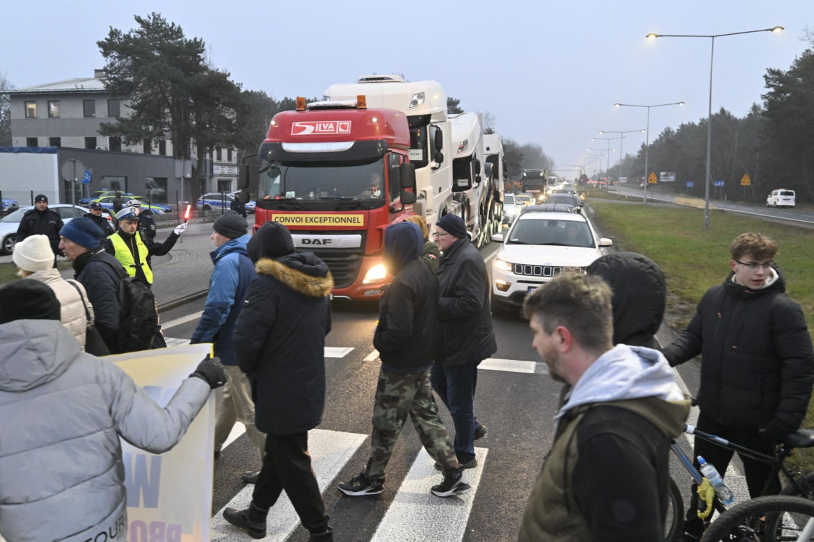 Mają dość korków, chcą buspas. W godzinach szczytu protestowali na pasach