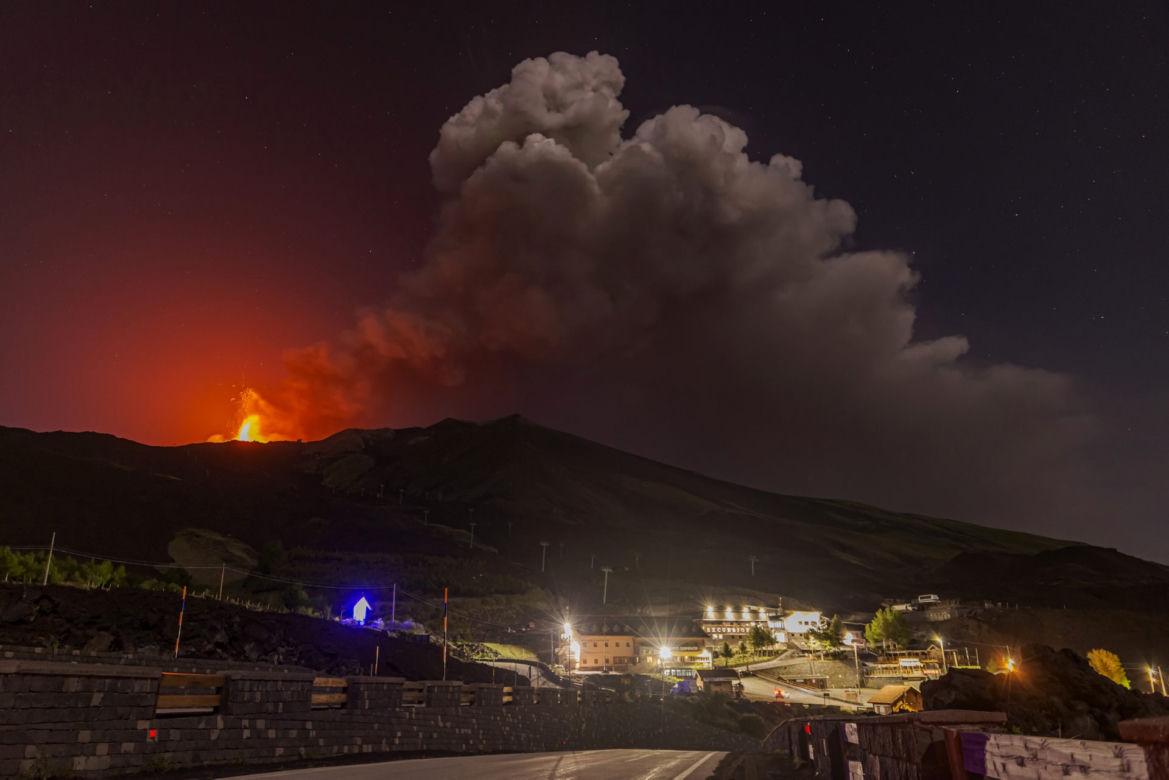 Etna. Wulkan gigant znowu wybucha w Europie!