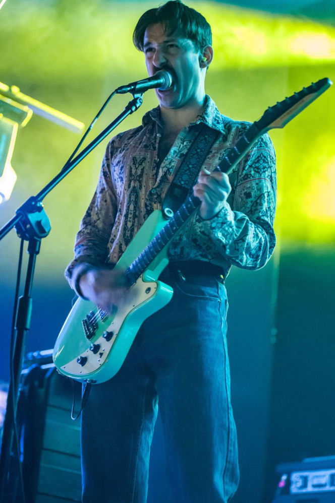 Skrupulatnie wyreżyserowany groteskowy spektakl okraszony nutą surrealizmu – Avatar zawładną Warszawą [RELACJA]