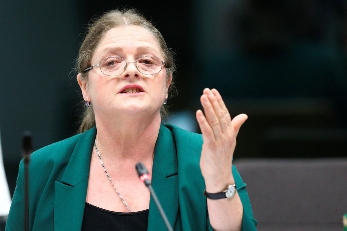 Sikorski do Pawłowicz: bujaj się, wariatko