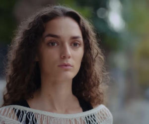 Dziedzictwo, odcinek 894: Zbiegła ze szpitala Derya atakuje Leylę, by zająć jej miejsce przy Fericie