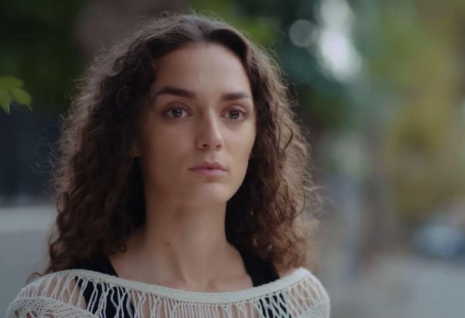 "Dziedzictwo", odcinek 894: Zbiegła ze szpitala Derya atakuje Leylę, by zająć jej miejsce przy Fericie