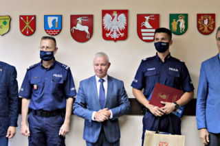 Kraśnik: Dzielnicowy uratował życie 57-latka. Policjant został wyróżniony