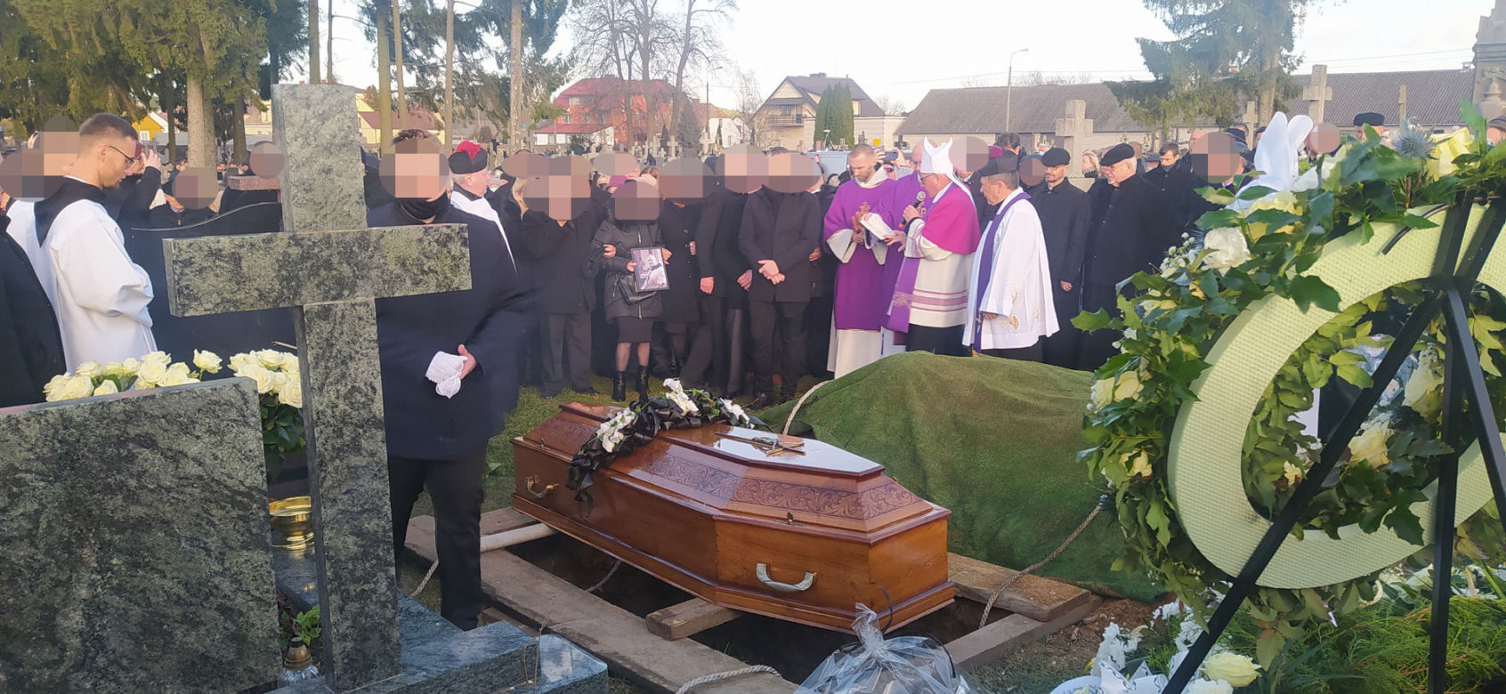Kondukt żałobny dotarł na cmentarz