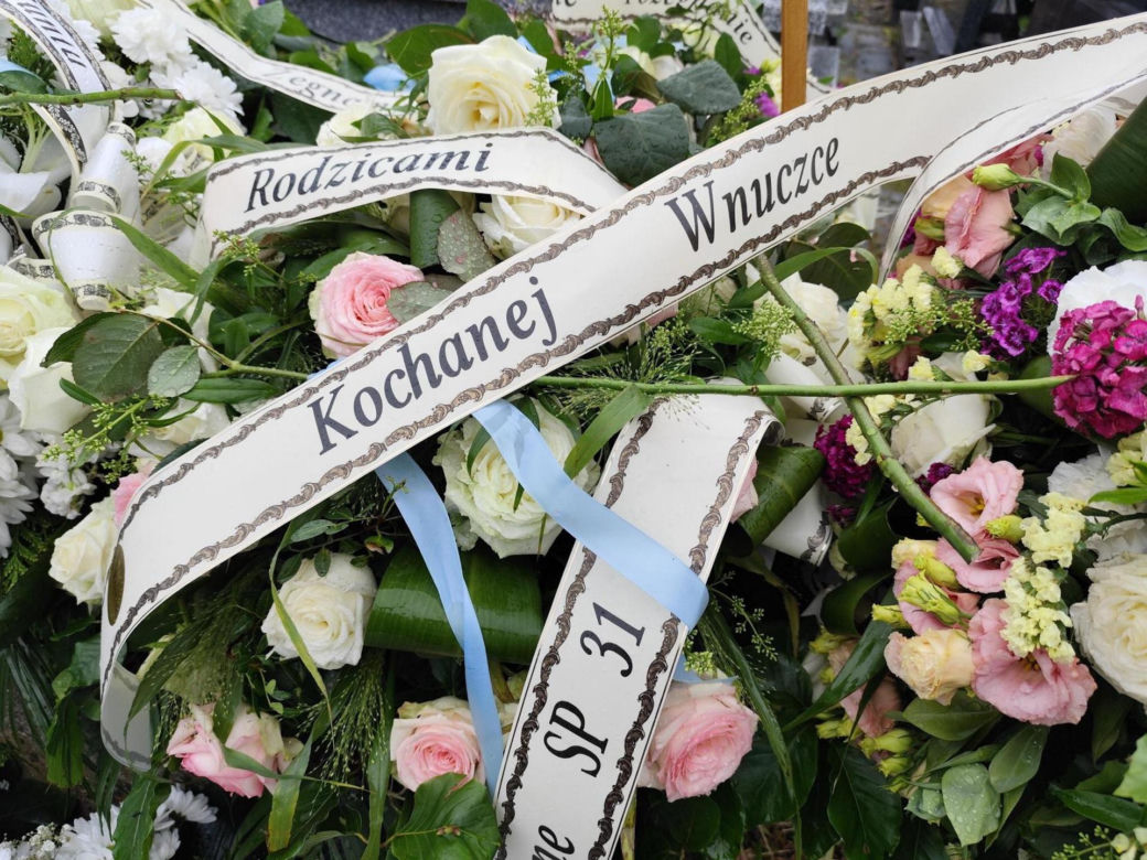 Tragedia 12-letniej Eli poruszyła całą Polskę! Odnalezioną dziewczynkę pożegnali najbliżsi