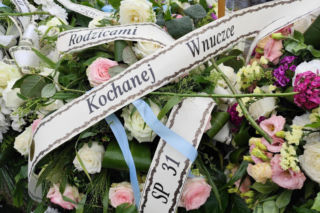 Tragedia 12-letniej Eli poruszyła całą Polskę! Odnalezioną dziewczynkę pożegnali najbliżsi