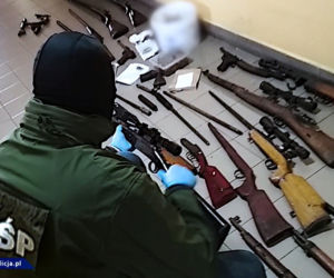 Ogromna akcja CBŚP! Zatrzymani mieli tyle broni i amunicji, że mogliby z nich zrobić ładunki wybuchowe