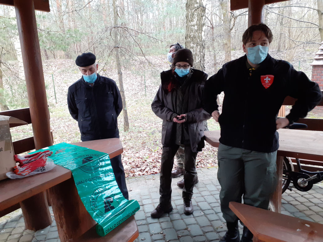 Czuwam dla Ziemi - akcja sprzątania uroczyska Sekuła przez harcerzy w Siedlcach 22.04.2021