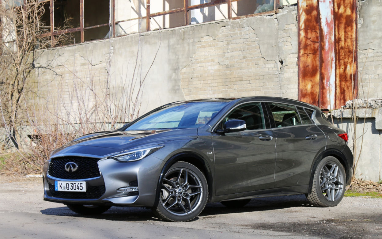 Infiniti Q30 Sport 2.0 Turbo AWD