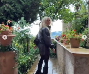 Tak nie wygląda przeciętna 69-latka! Olejnik zachwyca formą w mini