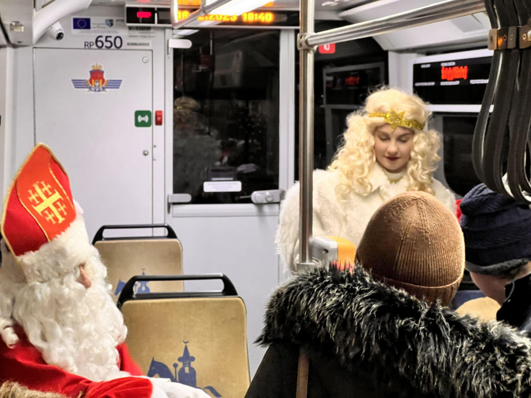 Święty Mikołaj jechał w krakowskim tramwaju 