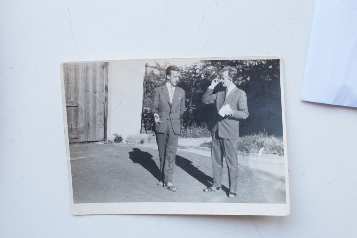 Tysiące zdjęć w piwnicy MDK przy Łazienkowskiej. Warszawiacy rozpoznają się na fotografiach z lat 60. i 70. 