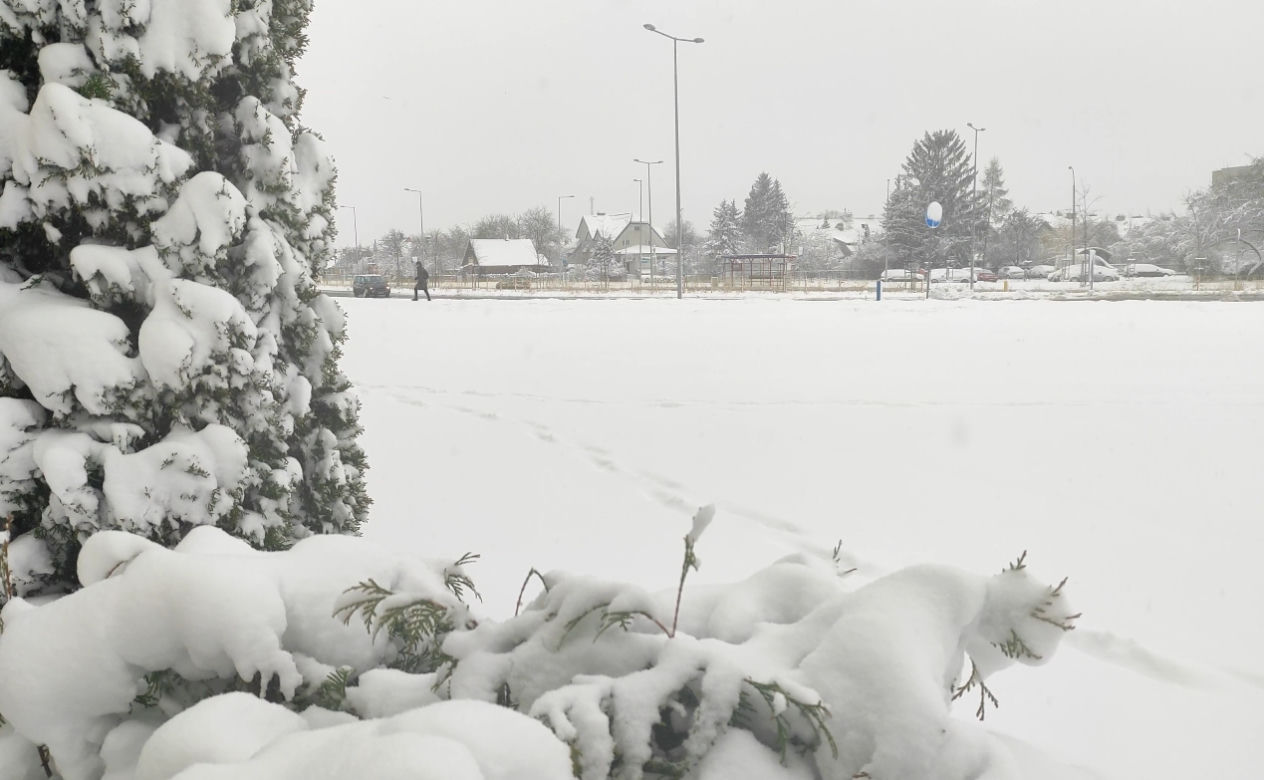 Białystok. Kwietniowy atak zimy. Osiedle pod śniegiem