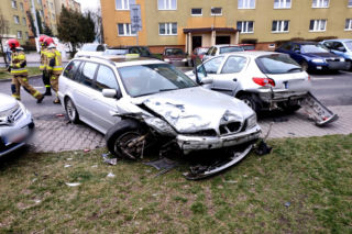 Jechał po pijanemu BMW i taranował auta. Obywatelskie zatrzymanie w Piotrkowie Trybunalskim