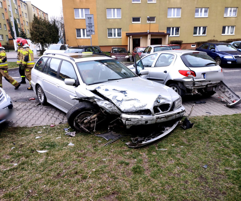Jechał po pijanemu BMW i taranował auta. Obywatelskie zatrzymanie w Piotrkowie Trybunalskim