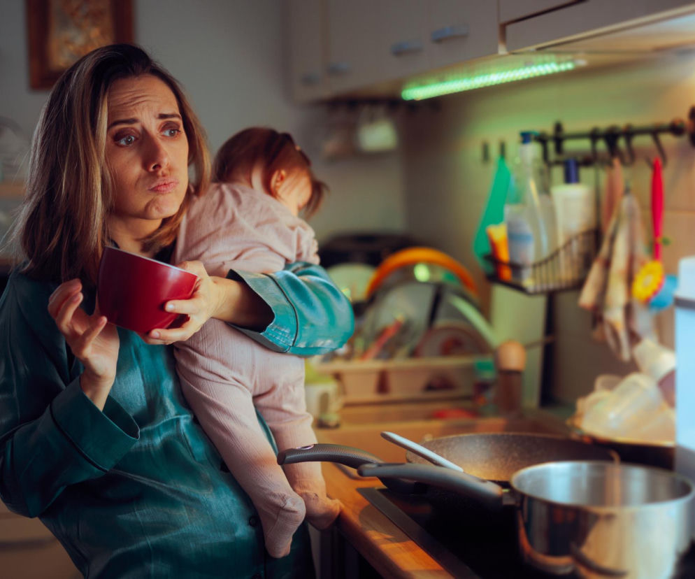 Syndrom obrażonej pomocy w związku? Sprawdź, jak skończyć z rolą menedżerki domu
