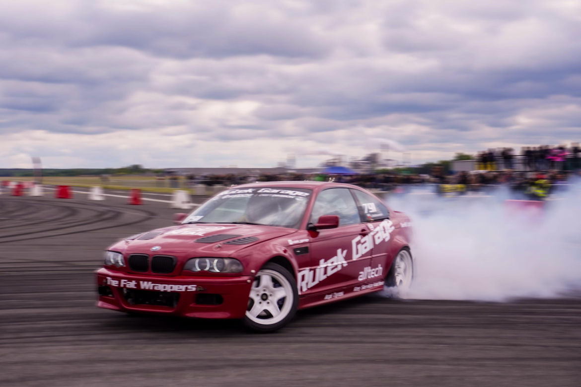 SkillZone Festiwal - motoryzacyjne emocje na lotnisku w Mielcu