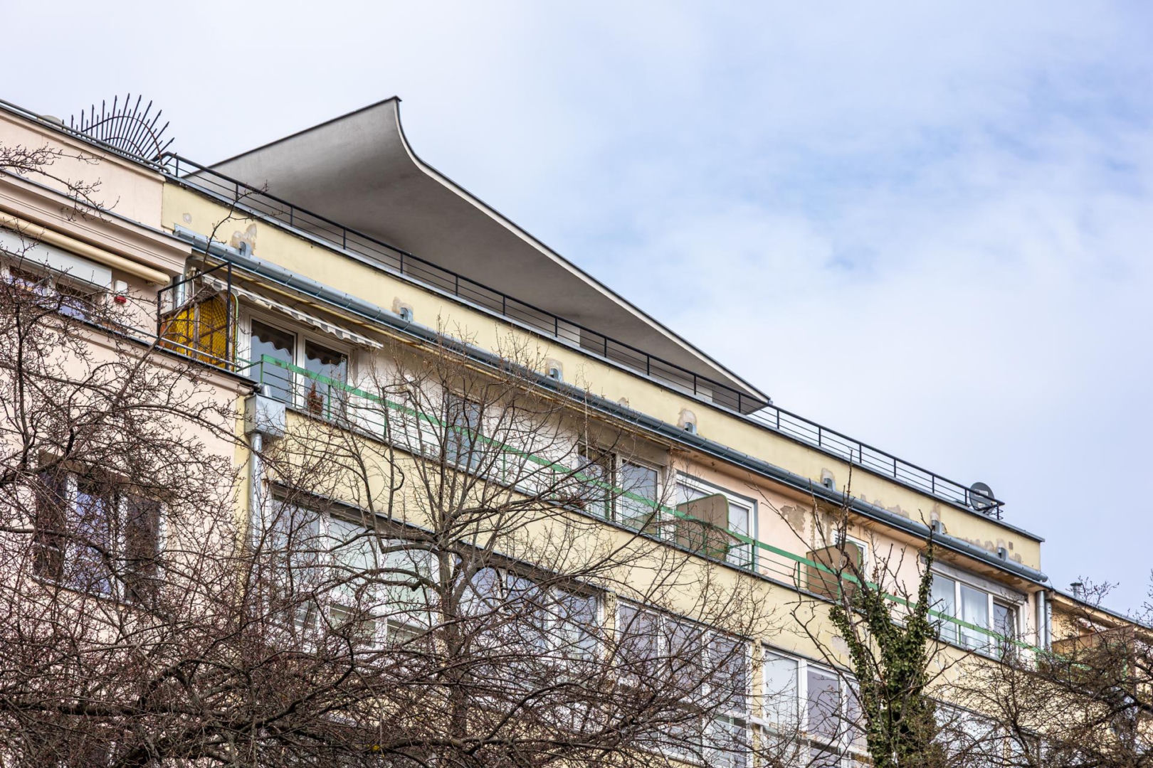 Dom Pod Żaglem na Alei Przyjaciół w Warszawie