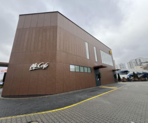 Nietypowy McDonald's przy ul. Radzymińskiej w Warszawie