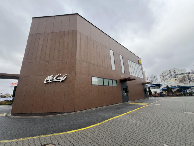 Nietypowy McDonald's przy ul. Radzymińskiej w Warszawie