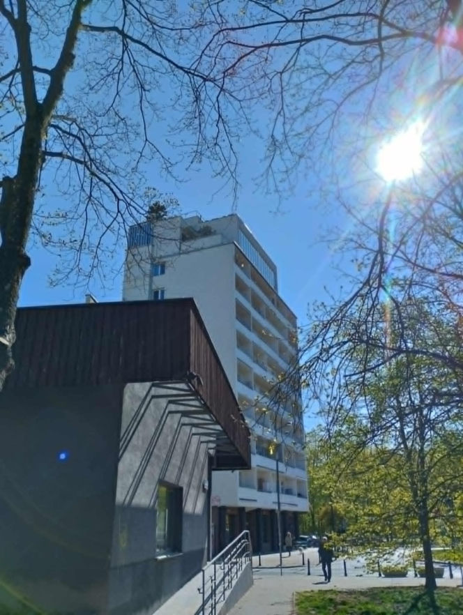Penthouse'y dobudowane na szczycie bloku z epoki PRL