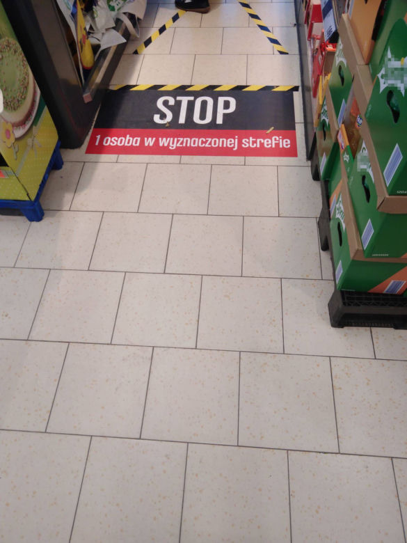 ZAKAZ wychodzenia z domu! Polacy ruszyli do sklepów! [ZDJĘCIA]