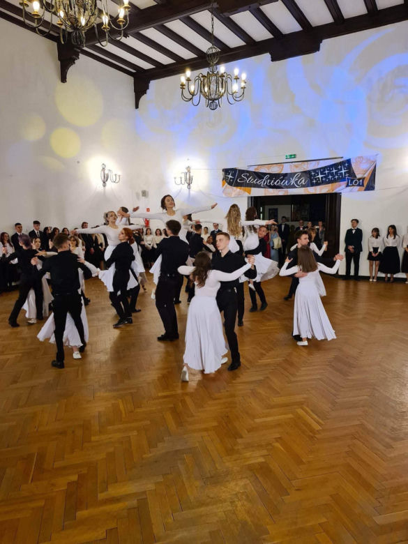 Studniówka I Liceum Ogólnokształcącego im. Adama Mickiewicza w Olsztynie [ZDJĘCIA]